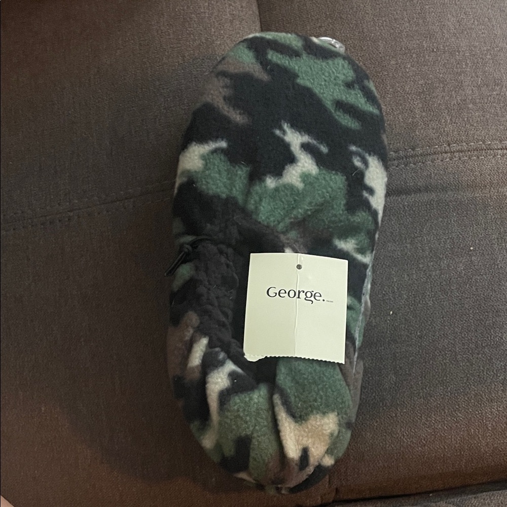 NWT George Men's Camouflage Fleece Slippers/Pantoufles